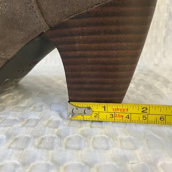 Clarks NWOT Suede Alpine Andi Ankle Heeled Lace Up Bootie Taupe Women's Size 8 - Picture 14 of 16